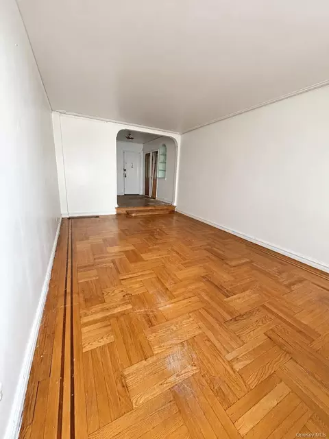 2160 Bronx Park Park #3B, New York, NY 10462