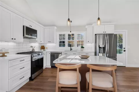 Kitchen - 135 Viola St, Shawangunk, NY 12589 photo 3 of 5