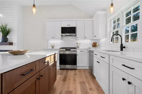 Kitchen - 135 Viola St, Shawangunk, NY 12589 photo 2 of 5