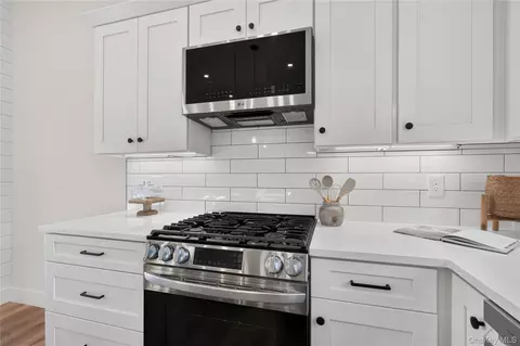 Kitchen - 135 Viola St, Shawangunk, NY 12589 photo 5 of 5