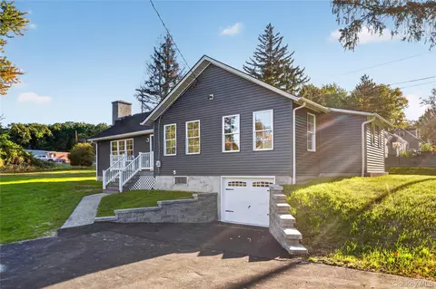 Exterior - 135 Viola St, Shawangunk, NY 12589 photo 5 of 8