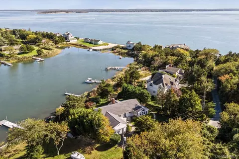 2025 Little Peconic Bay Ln, Southold, NY 11971