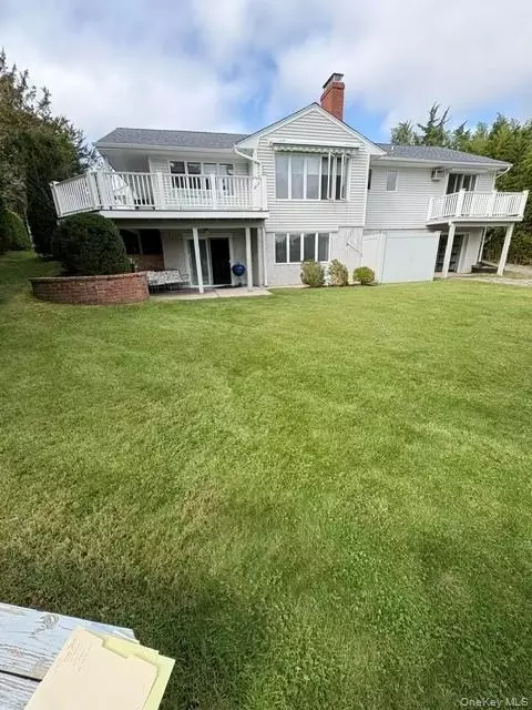 2025 Little Peconic Bay Ln, Southold, NY 11971