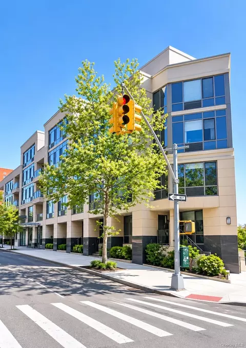 6405 Yellowstone Blvd #PH502, Forest Hills, NY 11375