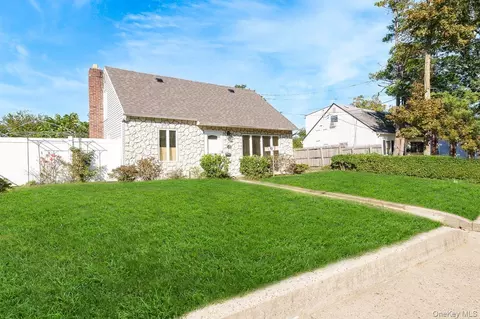 61 Parkway Blvd, Wyandanch, NY 11798