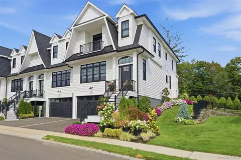 10 Three Ponds Ln, Oyster Bay, NY 11797