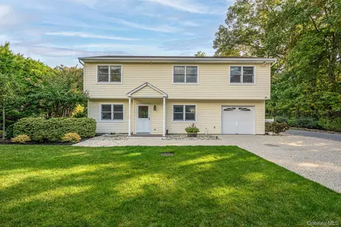 16 Squiretown Rd # B, Hampton Bays, NY 11946