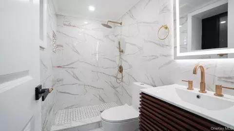 Bath - 128 E 238th St, New York, NY 10470 photo 3 of 3