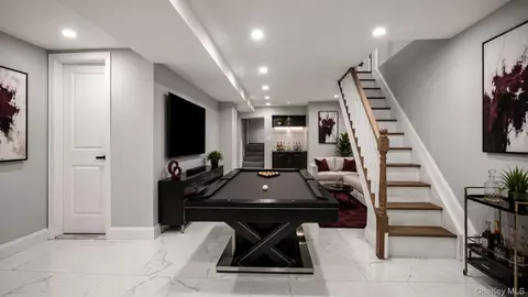 Entry Way - 128 E 238th St, New York, NY 10470 photo 4 of 6
