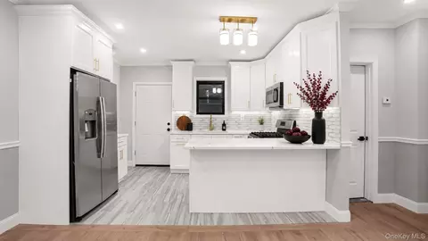 Entry Way - 128 E 238th St, New York, NY 10470 photo 3 of 6