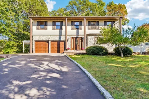 81 Twin Oaks Dr, Kings Park, NY 11754