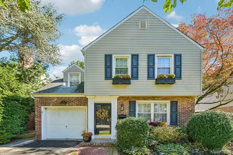 20 Revere Dr E, Floral Park, NY 11001