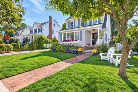 48 Beechwood Ave, North Hempstead, NY 11030