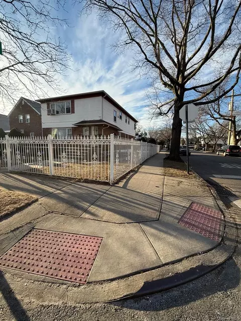 249-02 Weller Ave, New York, NY 11422
