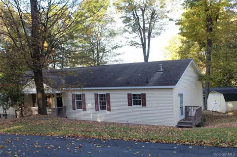 15 Curving Hl, Minisink, NY 10988