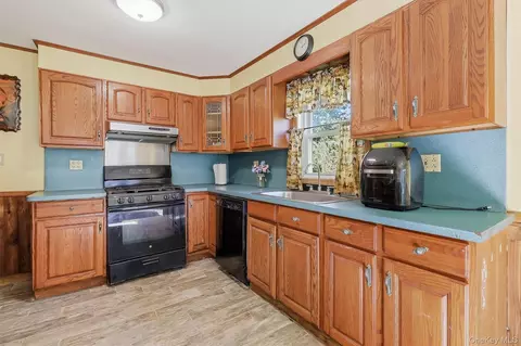 Kitchen - 41 Echo Rd, Kent, NY 10512 photo 2 of 2