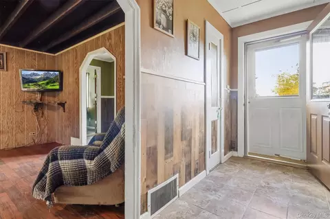 Entry Way - 41 Echo Rd, Kent, NY 10512 photo 1 of 2