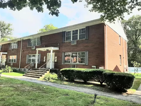 5 Wildwood Dr #17C, Wappinger, NY 12590