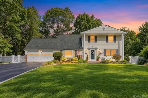 1 Porpoise Dr, Centereach, NY 11720