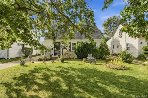 34 Horton Rd, Valley Stream, NY 11581