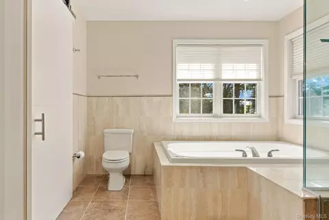 Bath - 15 E Salem Rd, Fishkill, NY 12524 photo 1 of 6