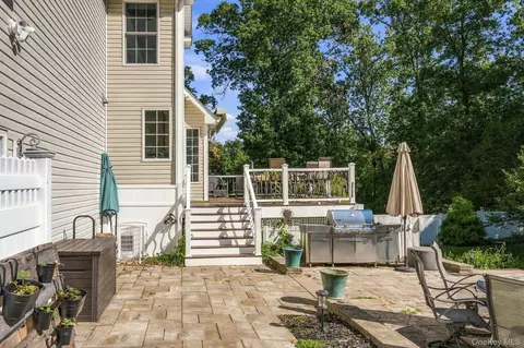 Exterior - 15 E Salem Rd, Fishkill, NY 12524 photo 3 of 4