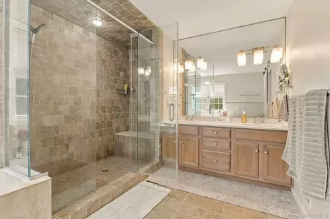 Bath - 15 E Salem Rd, Fishkill, NY 12524 photo 2 of 6