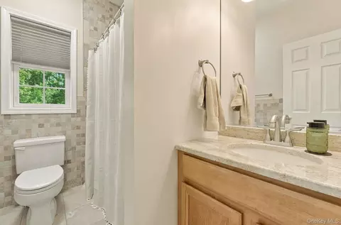 Bath - 15 E Salem Rd, Fishkill, NY 12524 photo 3 of 6