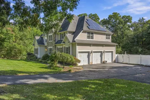 Exterior - 15 E Salem Rd, Fishkill, NY 12524 photo 2 of 4