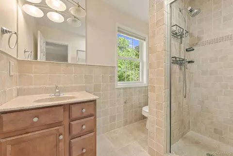 Bath - 15 E Salem Rd, Fishkill, NY 12524 photo 6 of 6