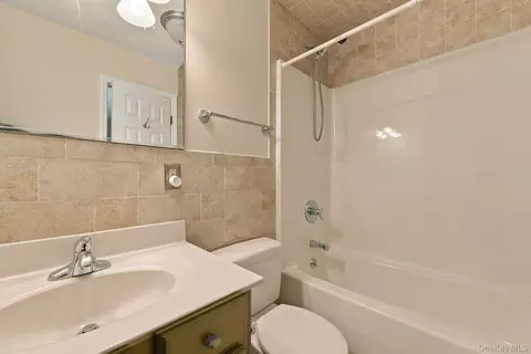 Bath - 15 E Salem Rd, Fishkill, NY 12524 photo 4 of 6