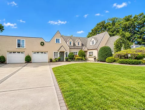 414 Avalon Pl, East Meadow, NY 11554