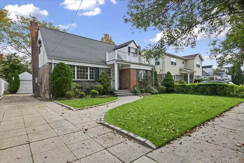 121 Norman St, North Hempstead, NY 11040