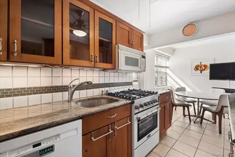 235 Garth Rd #D6A, Scarsdale, NY 10583
