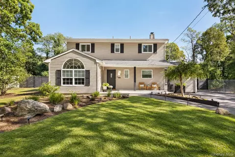 7 Charm City Dr, Port Jefferson Station, NY 11776