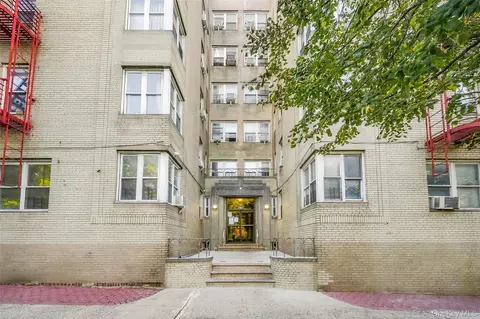 2160 Bronx Park E #5D, New York, NY 10462