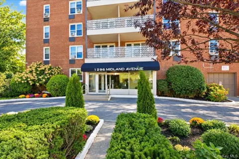 1296 Midland Ave #L2, Yonkers, NY 10704