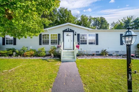 106 Winding Wood, East Fishkill, NY 12533