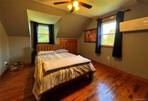 Bedroom - 432 Plains Rd, Shawangunk, NY 12589 photo 5 of 6