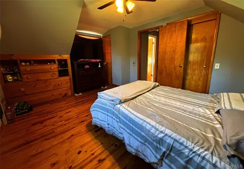 Bedroom - 432 Plains Rd, Shawangunk, NY 12589 photo 6 of 6