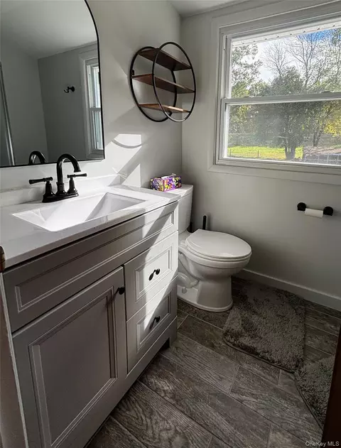 Bath - 432 Plains Rd, Shawangunk, NY 12589 photo 3 of 4