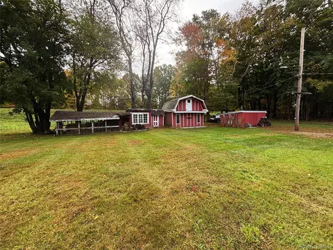 Exterior - 432 Plains Rd, Shawangunk, NY 12589 photo 9 of 11