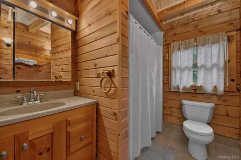 Bath - 947 E Mountain Rd S, Philipstown, NY 10516 photo 1 of 3