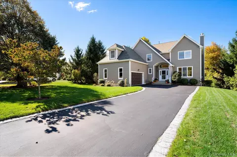 4 Harris Ct, Baldwin Place, NY 10505