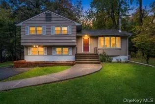 15 Oak Rd, Clarkstown, NY 10956