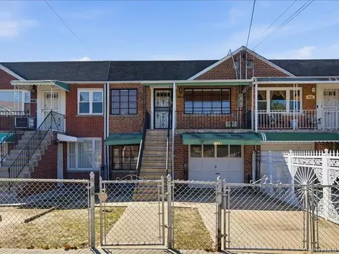1058 E 211th St, New York, NY 10469