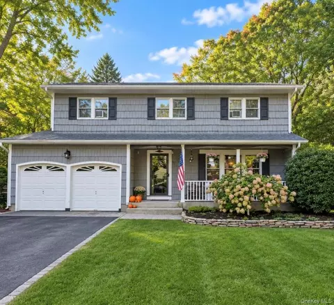 67 Smith Ln, Centereach, NY 11720