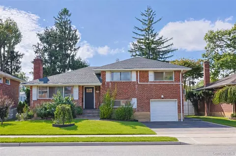 20 Willets Ave, Syosset, NY 11791