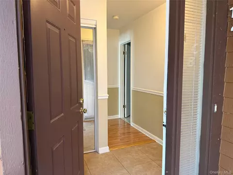 Entry Way - 1408 Eagle Bay Dr, Ossining, NY 10562 photo 1 of 3