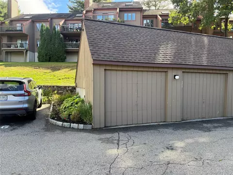 Exterior - 1408 Eagle Bay Dr, Ossining, NY 10562 photo 2 of 2